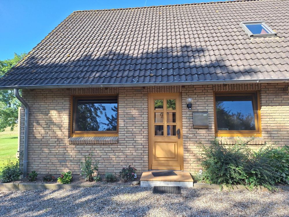 Idyllisch gelegenes Einfamilienhaus mit Einliegerwohnung in Feldrandlage