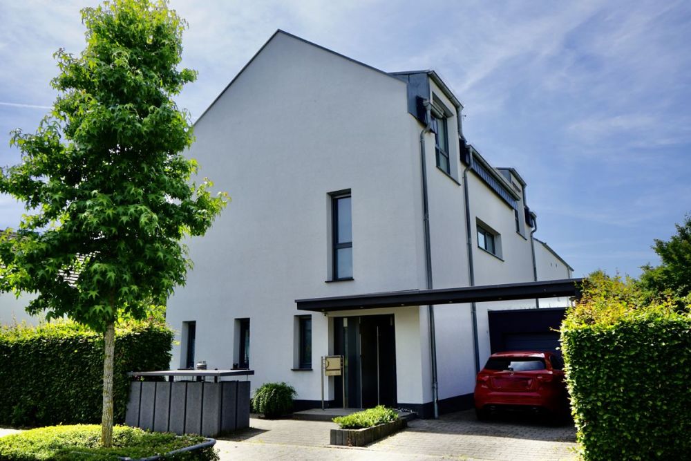 Exklusives Einfamilienhaus in erstklassiger Lage – 
stilvolles Wohnen auf höchstem Niveau