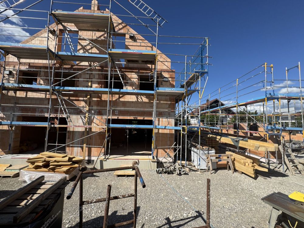 Außergewöhnlich große Doppelhaushälfte