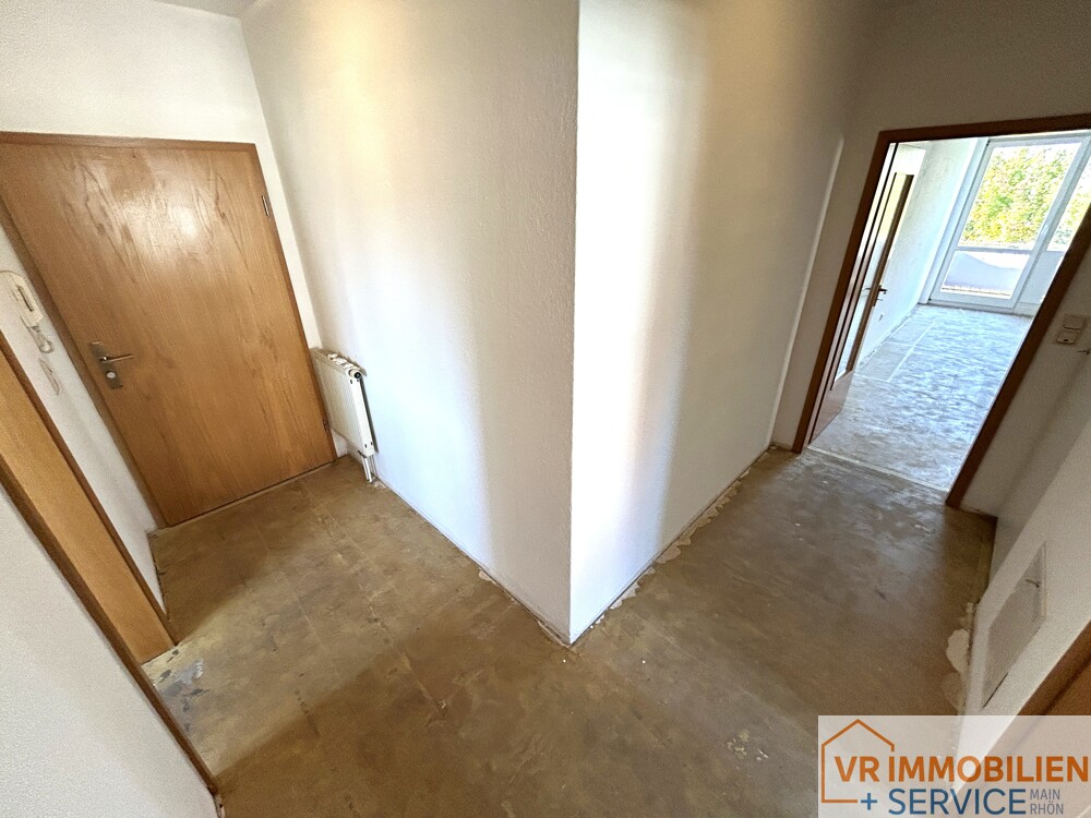 Einziehen und wohlfühlen! - Dachgeschosswohnung mit TG-Stellplatz in 97616 Bad Neustadt/Brendlorenzen