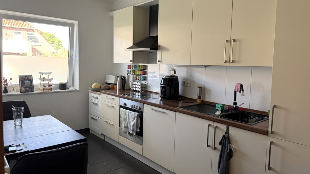 Kapitalanlage! Attraktive OG-Wohnung (2 ZKB) mit Carport-Stellplatz in zentraler Lage in Edewecht