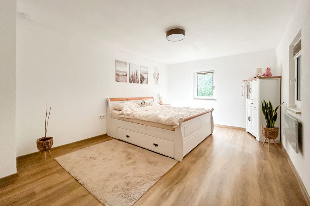 Sanierter Wohntraum: Einfamilienhaus mit PV-Anlage, Klimaanlage und Nebengebäude!