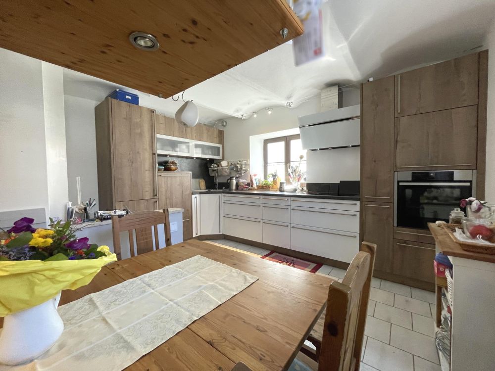 HISTORISCHE 4 ZIMMER-WOHNUNG IM ERDGESCHOSS