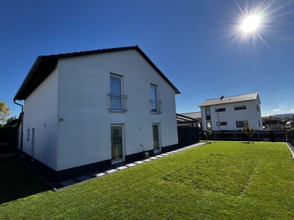 Jung, modern, familienfreundlich - Neuwertiges Einfamilienhaus in Wörnitz!