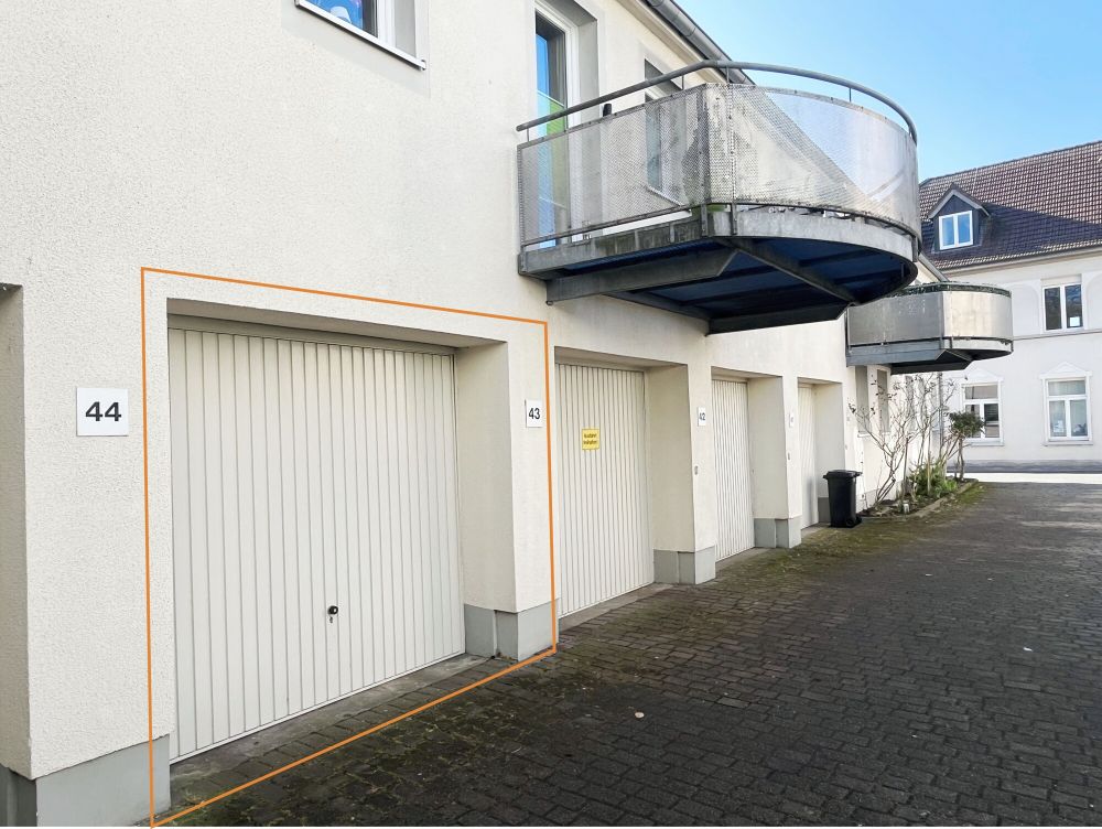 Garage zur Wohnung