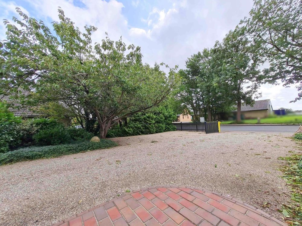 Großzügiges EFH samt liebevoll angelegtem, gepflegten Grundstück in Behrendorf