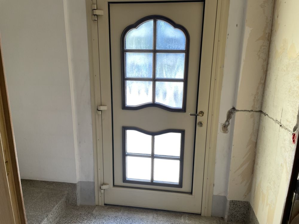 Hier lässt sich viel draus machen - Haus mit begonnener Renovierung