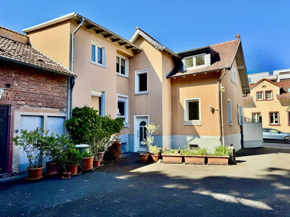 Historisches Juwel mit Scheune und Innenhof – 
eine Rarität im Herzen von Oberursel