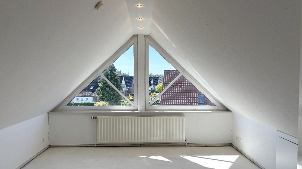 Freiwerdende 4 ZKB-Eigentumswohnung (1.OG u. DG) mit Südwestbalkon u. Carport in Bad Zwischenahn