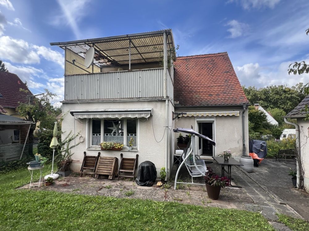Für begabte Handwerker: Einfamilienhaus mit wunderschönem Grundstück in ruhiger Lage von Roßtal! (4)
