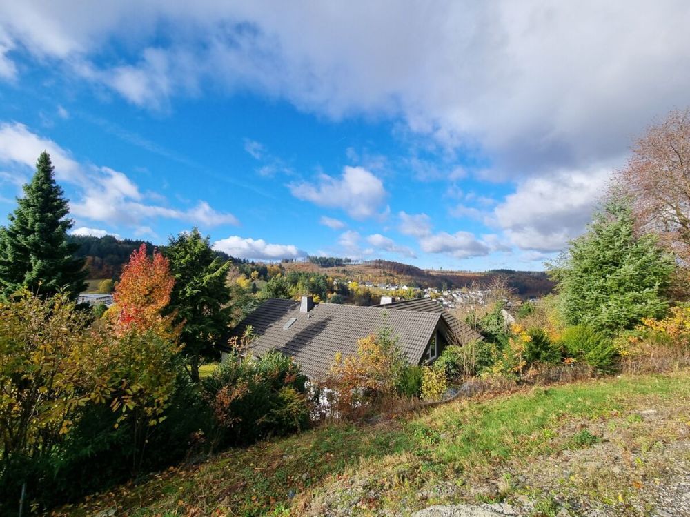 Moderne Einfamilien-Doppelhaushälfte in traumhafter Lage von Schmitten-Oberreifenberg!