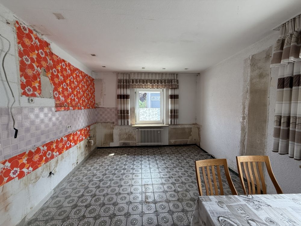 Renovierungsbedürftiges Wohnhaus mit Garage in Mitterteich!