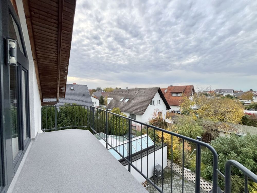 ALL INCLUSIVE: 2-Familienhaus + Einliegerwohnung + PKW-Stellplätze