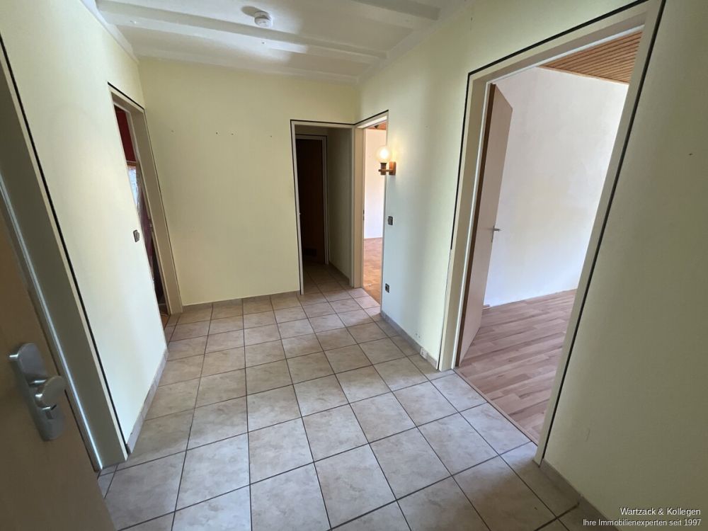 3-Zimmer-Wohnung 
mit 75 m² Wohnfläche 
und Südbalkon 
sofort zur Nutzung frei!