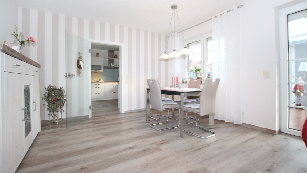 Attraktives EFH mit Wintergarten, Nebengebäude und großzügigem Garten in zentraler Lage von Edewecht