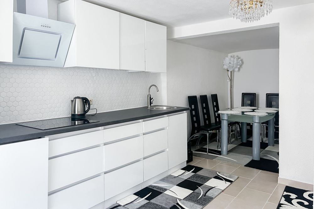 Komfortables Wohnen auf drei Ebenen – Reihenhaus mit Terrasse und Stellplatz