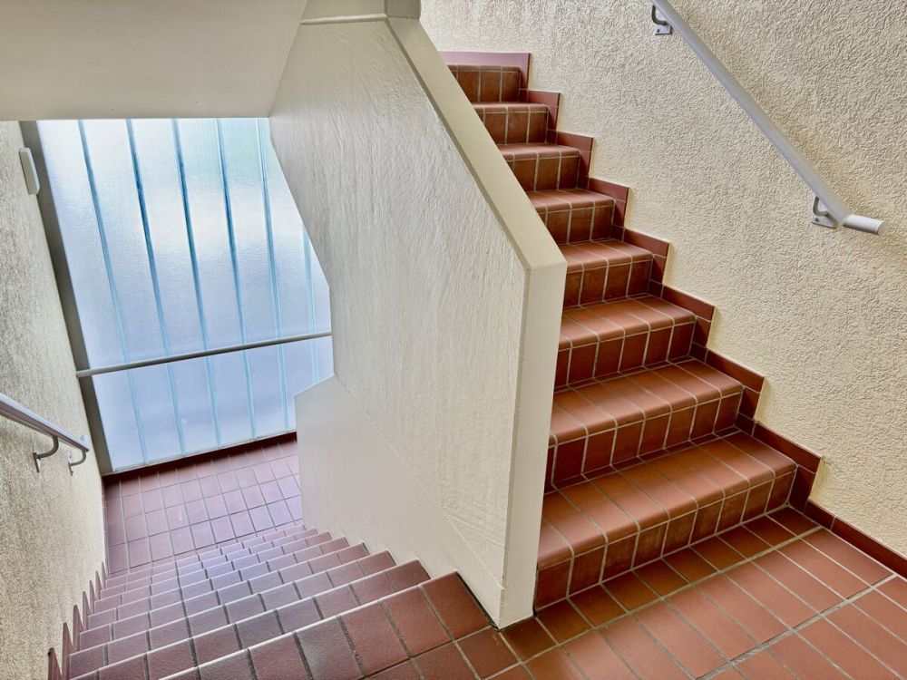 Attraktive Eigentumswohnung
mit Balkon, zwei Stellplätzen und solider Mieteinnahme