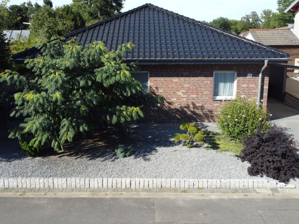 Freistehender Walmdachbungalow mit Garage – barrierefrei – gute Ausstattung