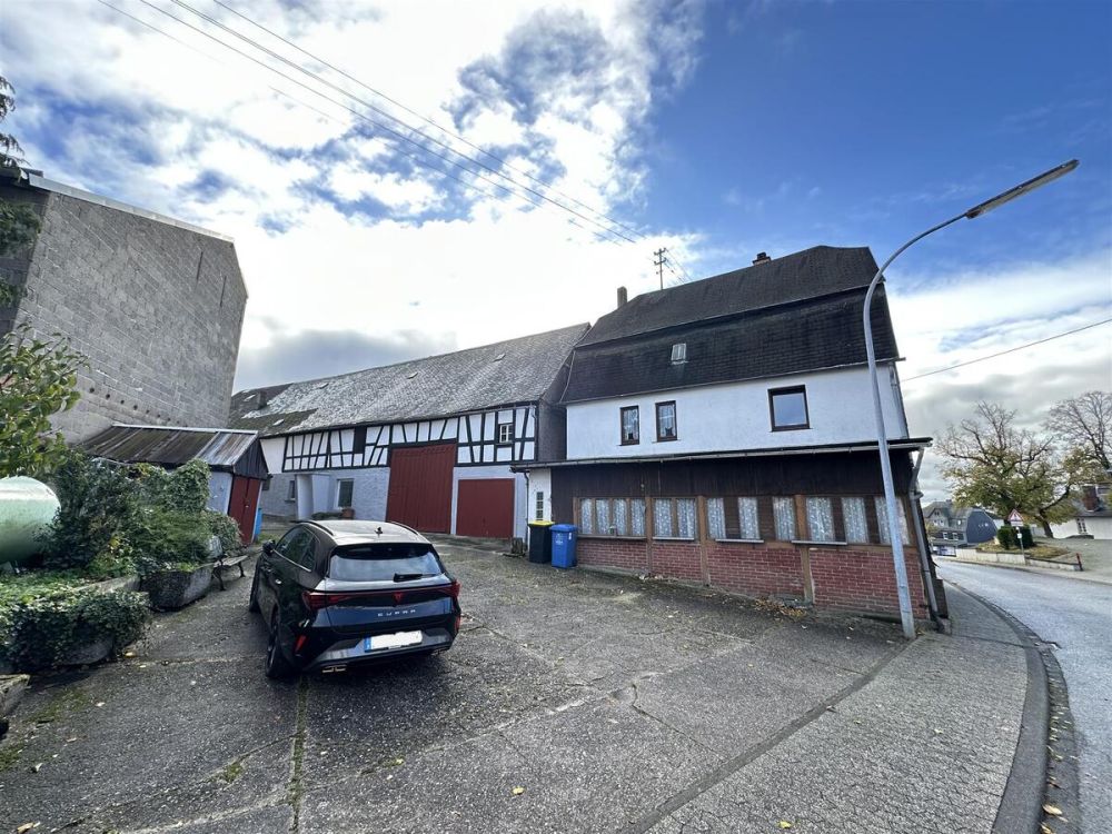 Einfamilienhaus mit Scheune und schönem Garten! (4)