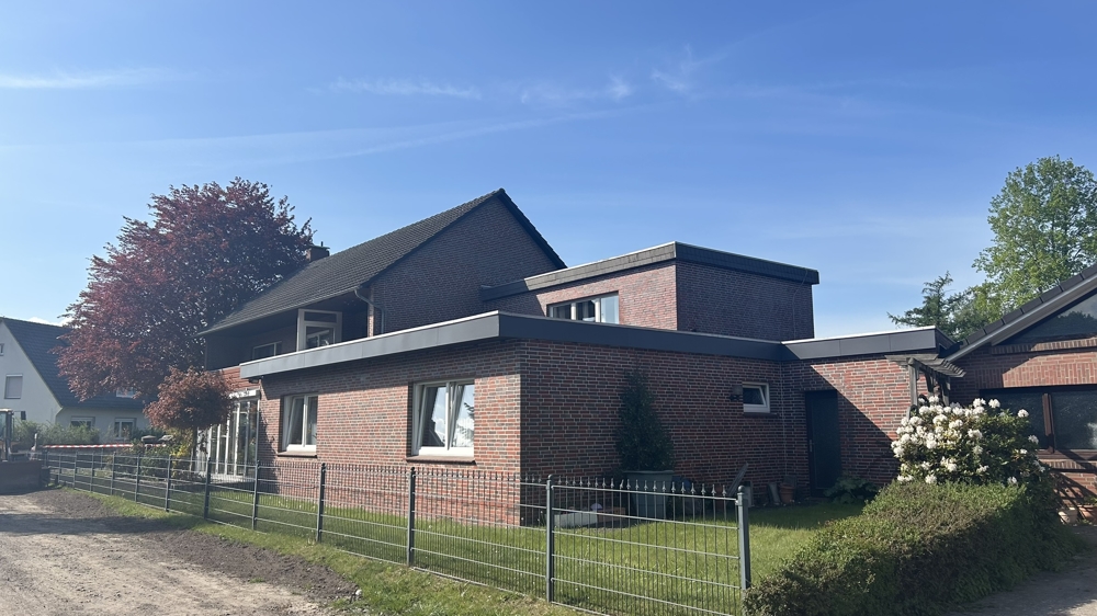 Gepflegtes Zweifamilienhaus mit zwei Garagen und Garten in ruhiger Lage von Bad Zwischenahn-Wehnen