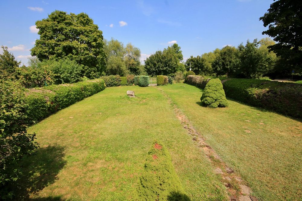 Idyllische Mainlage: Doppelhaushälfte mit Erholungsgrundstück in erster Reihe