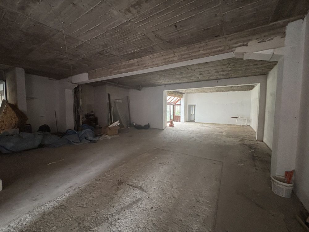 Eigene Gestaltung möglich!
großzügige Gewerbefläche
in stadtzentraler Lage zur Miete! (4)