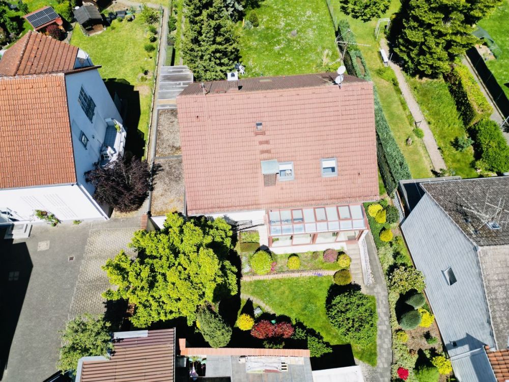 Gartenparadies - Zweifamilienhaus mit Einliegerwohnung