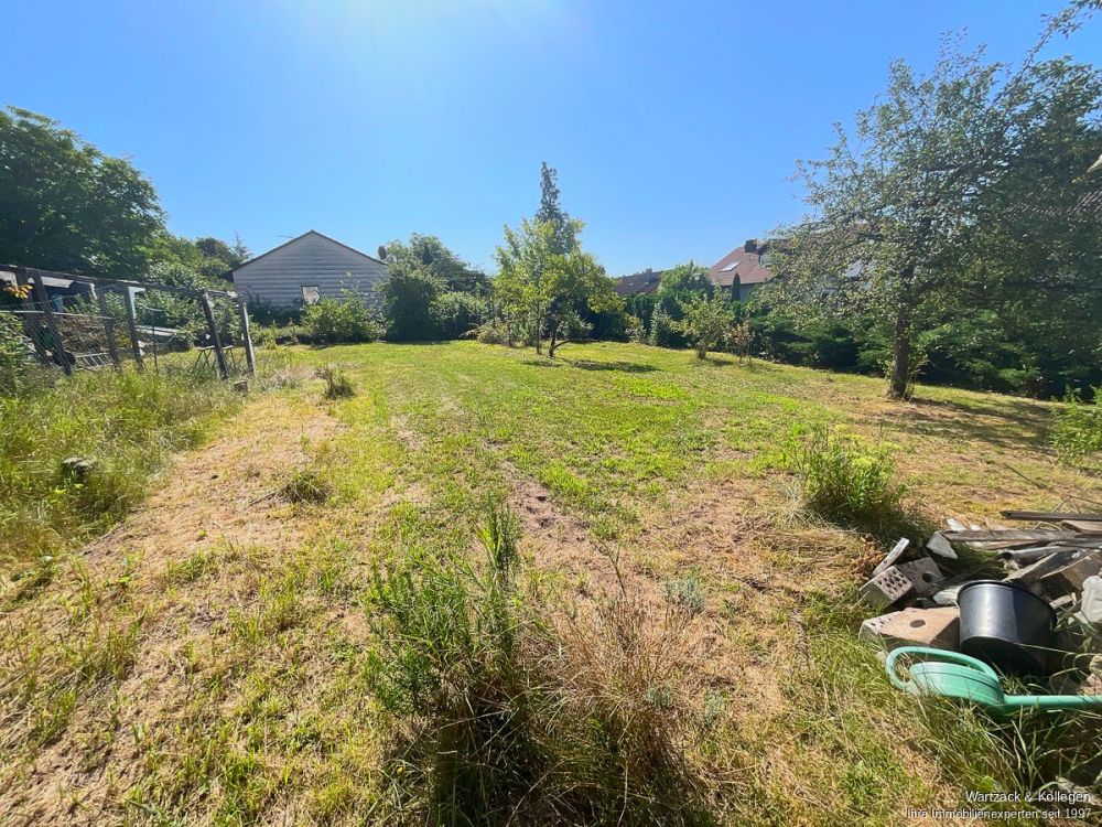 Herrliches Grundstück 
zur sofortigen Bebauung 
mit einem Ein- oder Zweifamilienhaus