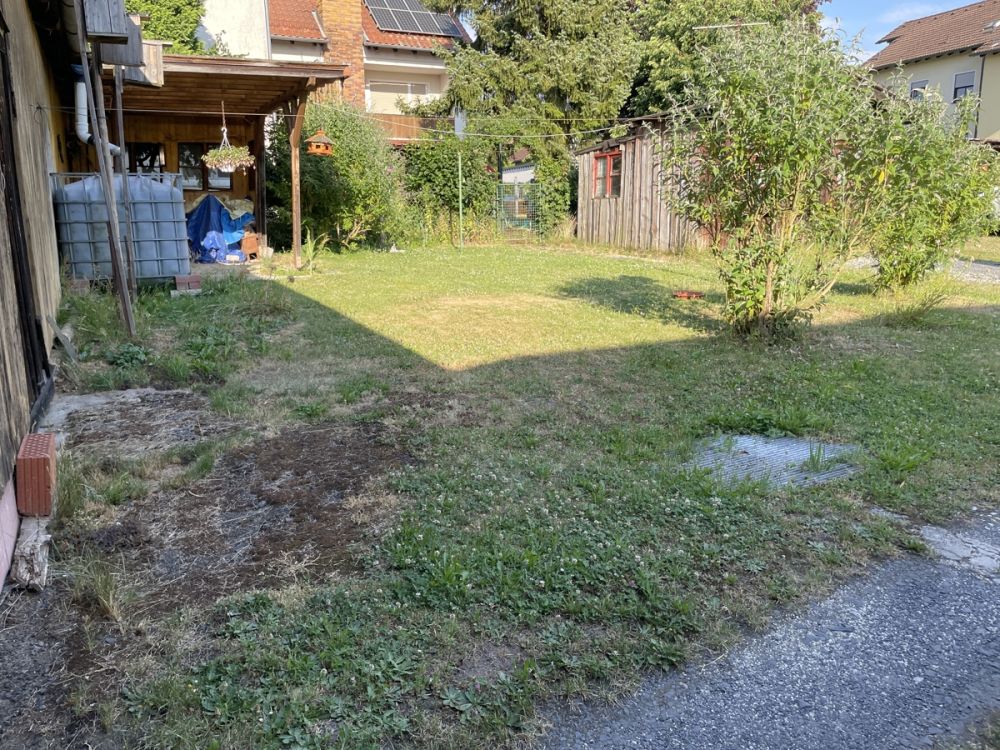 Großes Grundstück mit Nebengebäuden in guter Lage zum Verkauf!