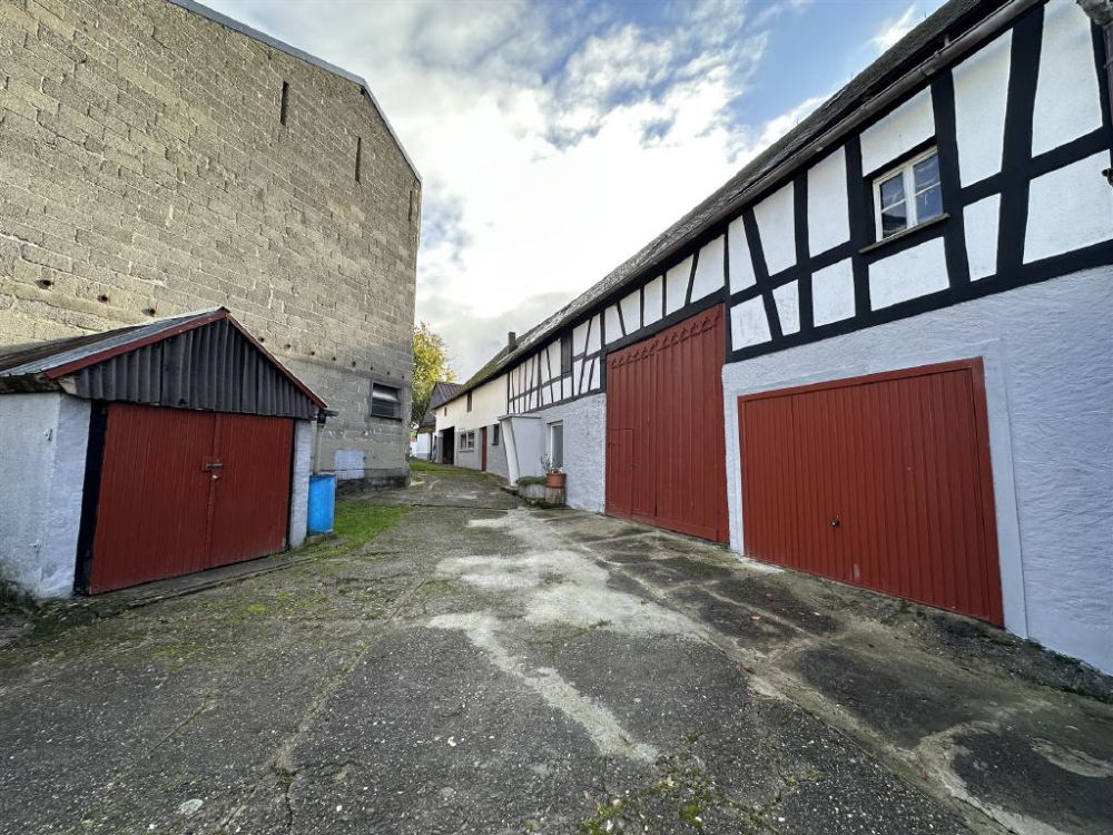 Einfamilienhaus mit Scheune und schönem Garten!