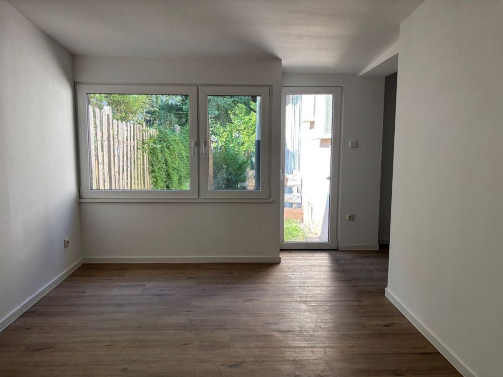 Charmante Doppelhaushälfte auf dem Heilsberg: Mit neuem Dach, Heizung und PV-Anlage