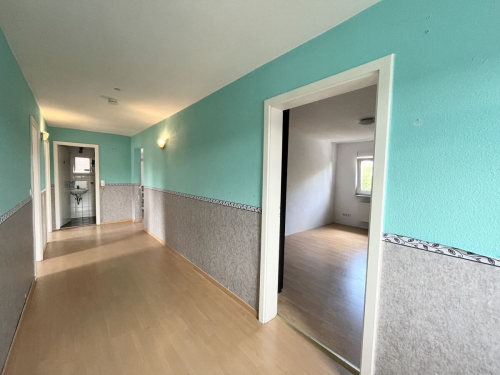 Exklusives Angebot: Großzügige 4-Zi.-Whg. mit PKW-Stellplatz in freundlicher Wohnanlage