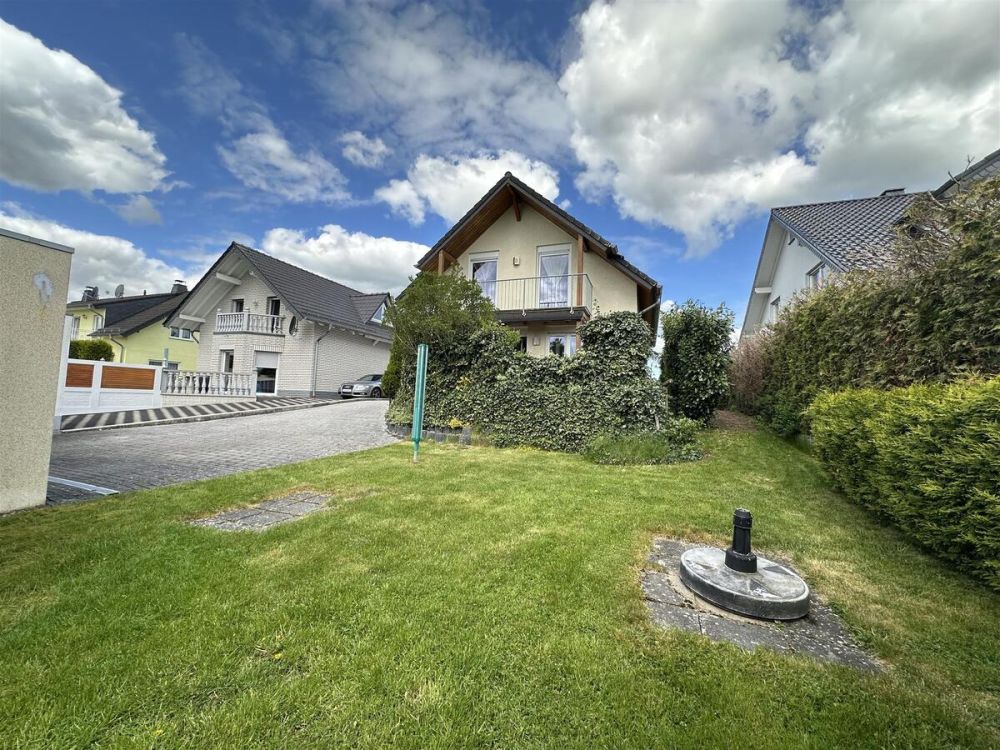 Gepflegtes Einfamilienhaus mit schönem Ausblick! (4)