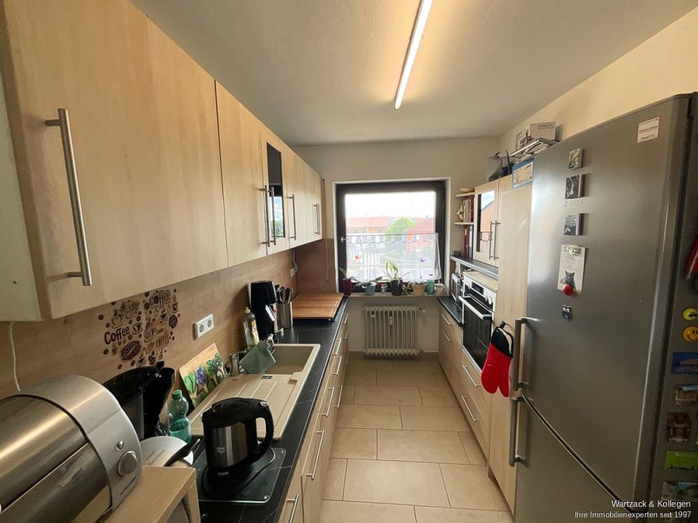 Gepflegte und gut geschnittene 
3,5-Zimmer-Wohnung 
im 1. OG 
inkl. Garage und Einbauküche