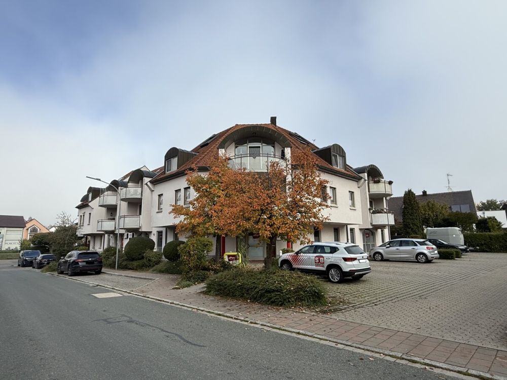 Ideale Kapitalanlage: Charmante Dachgeschoss-Maisonette-Wohnung mit Stellplatz in ruhiger Lage von Heilsbronn!