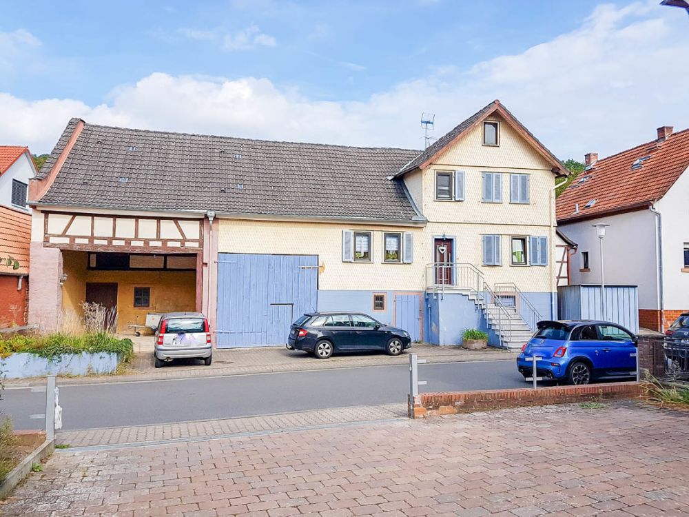 Haus, Scheune, viel Grundstück, Platz, Ruhe, Burgblick... Ist hier in Breuberg alles zu haben!