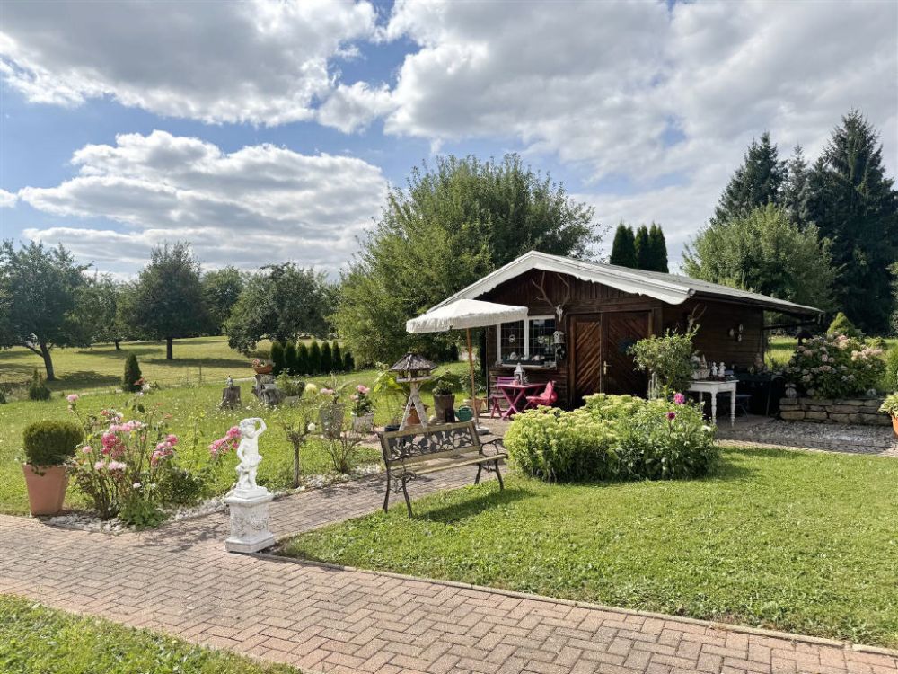 Charmantes Wohnhaus auf parkähnlichem Grundstück