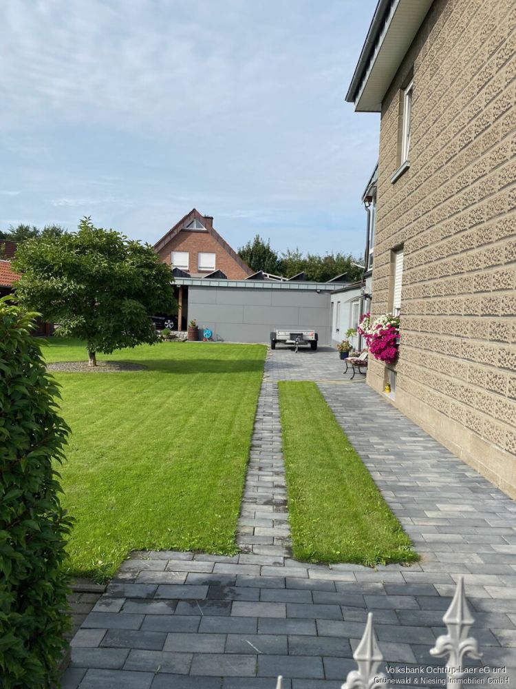 Beste Lage für die Familie mit viel Platz im Garten und im Haus!