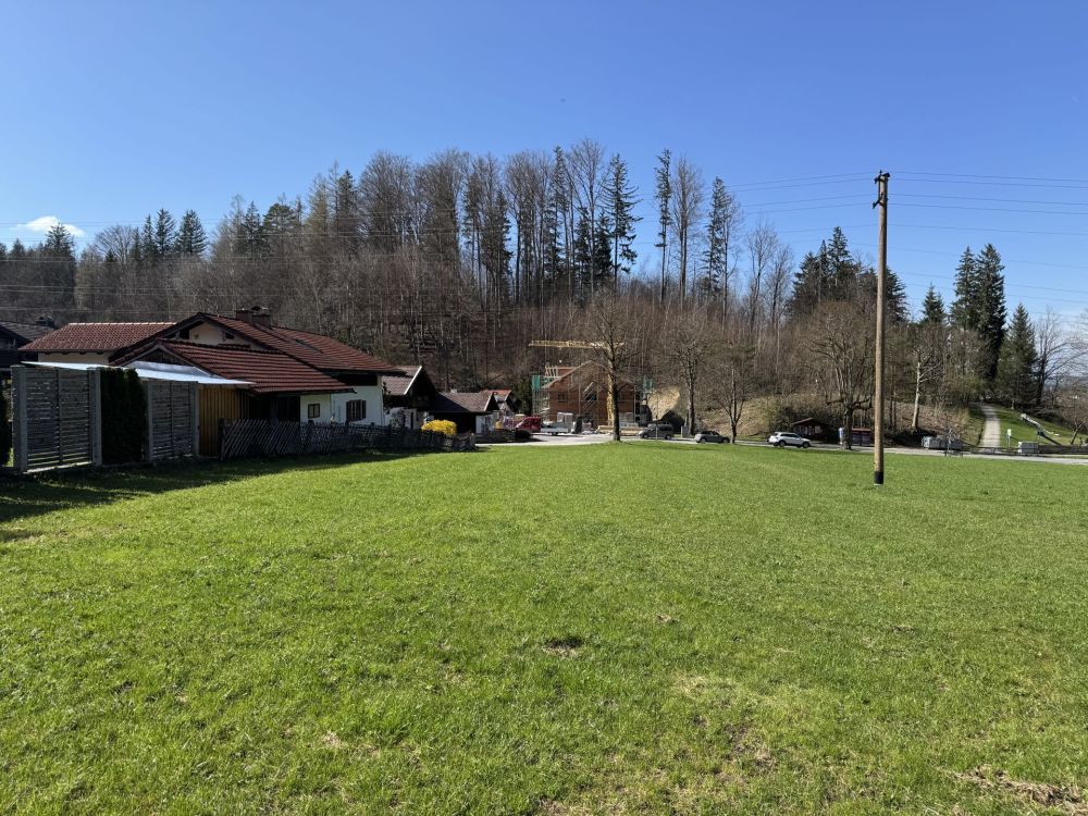 Ruhiges Grundstück für eine großzügige Bebauung mit einem Einfamilienhaus oder einem Doppelhaus
