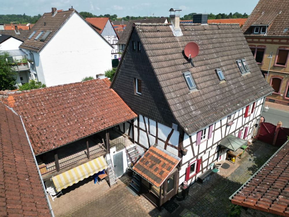 Historisches Fachwerkidyll mit Innenhof und Scheune  – eine Ruheoase im Herzen von Bischofsheim