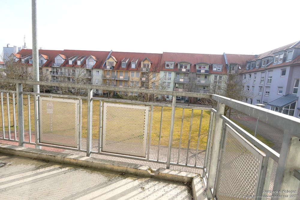 Perfekt auch zur Kapitalanlage! Schönes Büro in Roth 
mit zwei Tiefgaragenplätzen