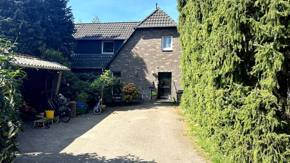 Grundstück mit Altbestand zur Neubebauung mit 4 EFH o. 2 Doppelhäusern) in Wehnen /nahe Stadtrand OL