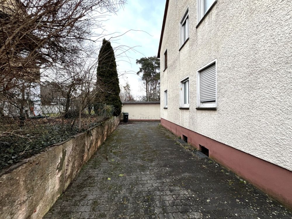 Handwerker und Kapitalanleger aufgepasst: Mehrfamilienhaus mit großem Potential in Roth! (4)