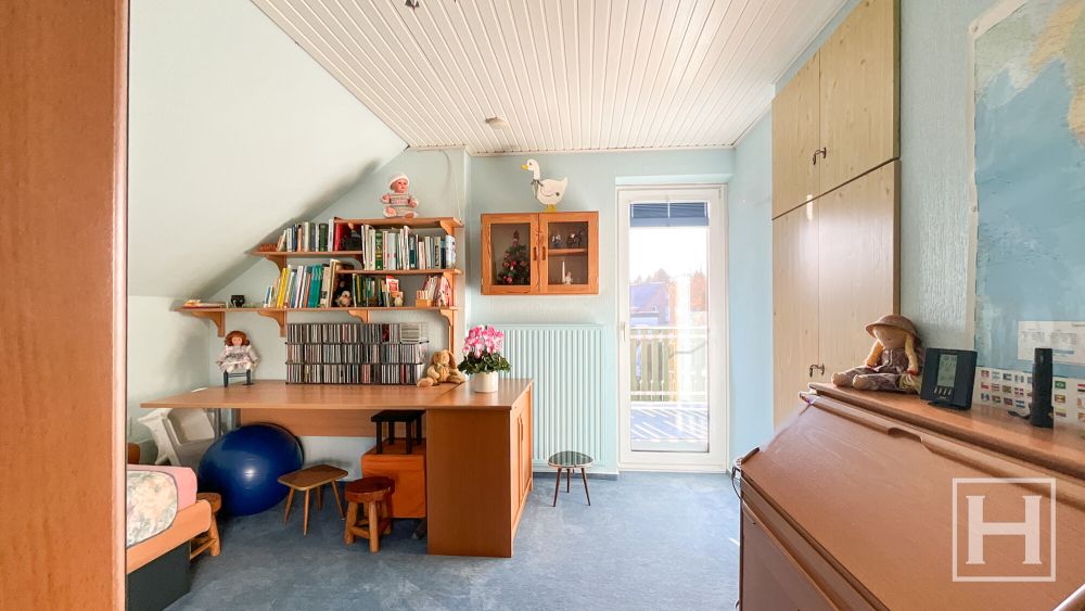 Zweites Zimmer mit Zugang zum Balkon