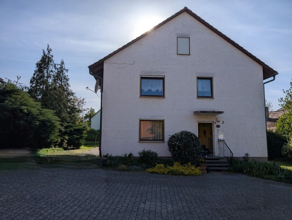 Ideal für die große Familie oder mehrere Generationen - Zweifamilienwohnhaus mit Nebengebäude in Windelsbach (4)