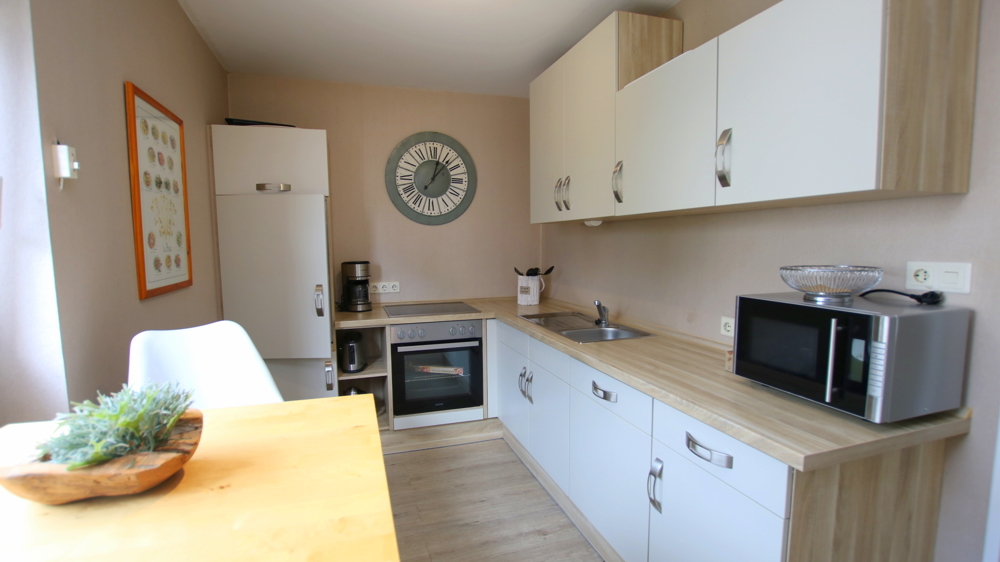 Kapitalanlage! Modernisierte Ferienwohnung mit Loggia & Stellplatz in zentraler Lage von Bad Zw'ahn