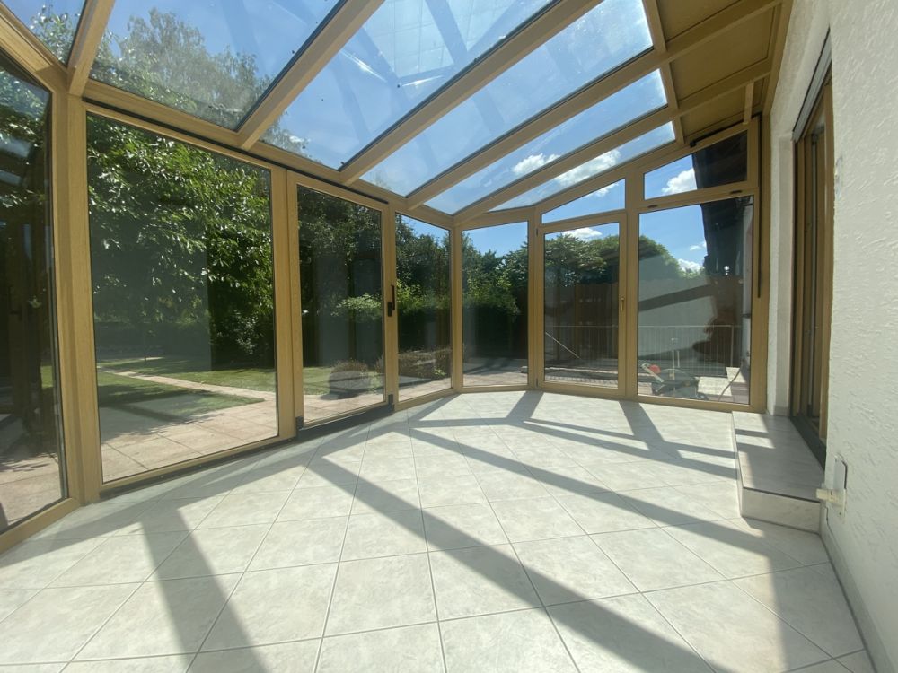 Wohnen am Merklsteig - Charmantes Reihenmittelhaus mit Garage, Wintergarten, Freischwimmbecken und zusätzlichem Gartengrundstück in begehrter Wohnlage in Weiden!