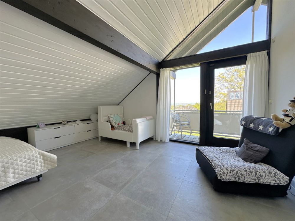 / Architektonisches Highlight in Waldrandlage!