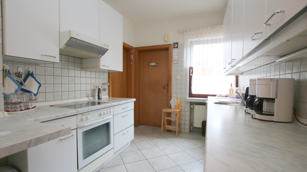 Küche mit Einbauküche