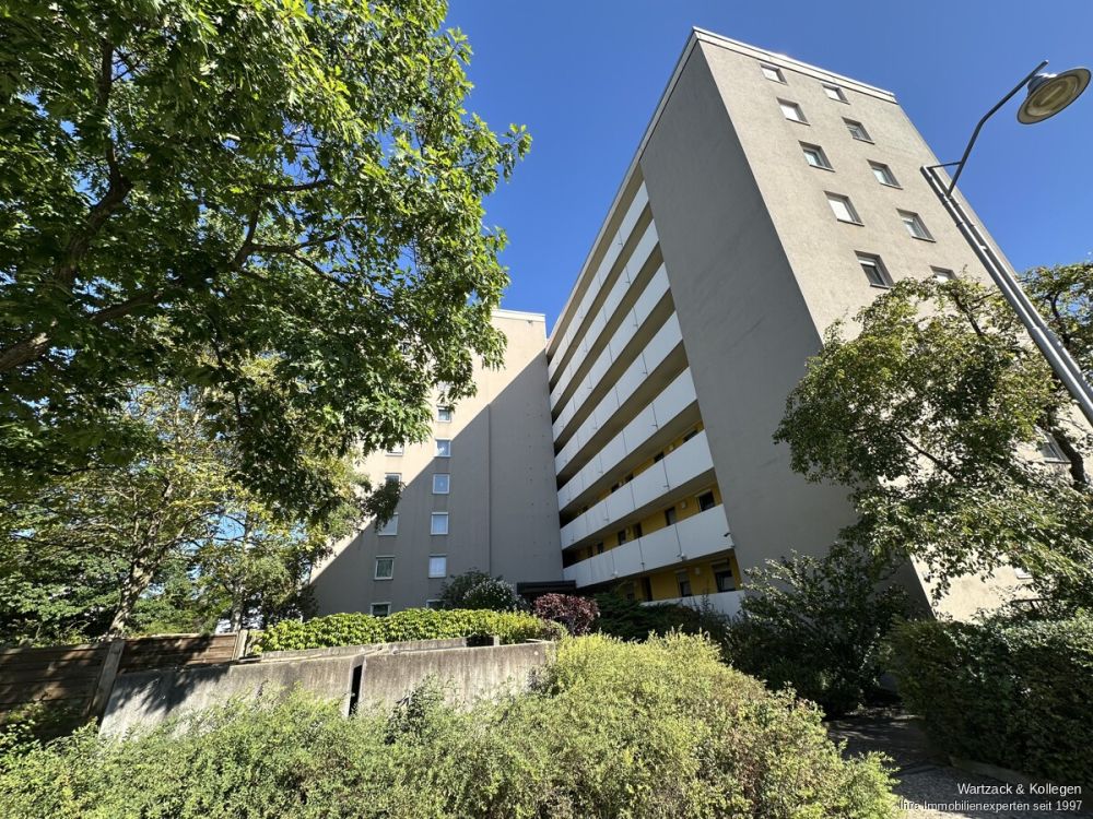 Über den Dächern von Schwaig - 3-Zimmer-Wohnung mit Ausblick, Balkon, Einbauküche und Garage